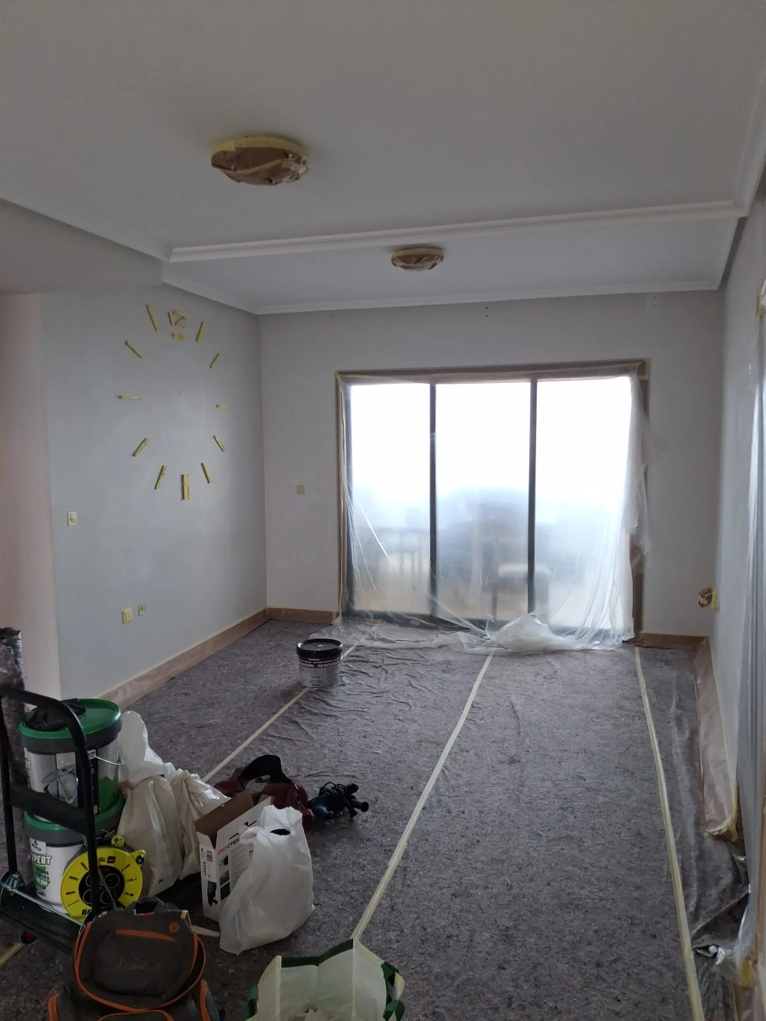 Foto del antes de un trabajo de pintura y reparacion.